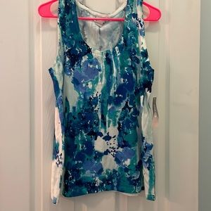 Chicos SZ 2 sleeveless top. NWT